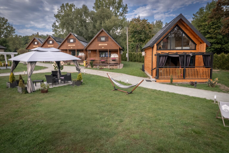 NOVA Osada Widok na Góry - domki do wynajęcia - tło